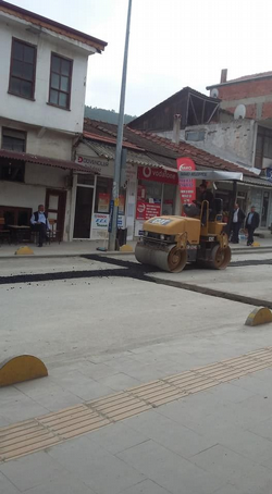 TARAKLI’DA ANKARA CADDESİ’N DE ASFALT YAMA ÇALIŞMASI