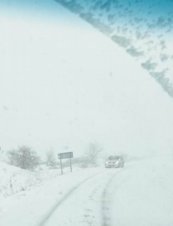 ZİNCİRSİZ ARAÇLAR YÜZÜNDEN YOL KAPANDI