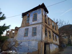 TARAKLI’DA METRUK BİNALAR TEHLİKE SAÇIYOR