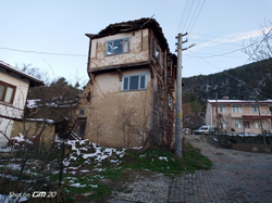 TARAKLI’DA METRUK BİNALAR TEHLİKE SAÇIYOR