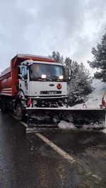 Taraklı –Geyve karayolunda kar ile mücadele aralıksız sürüyor