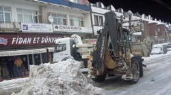 Taraklı Belediyesi Kamyonlarla Kar Taşıdı