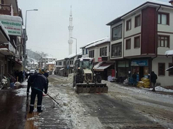 Taraklı Belediyesi Kamyonlarla Kar Taşıdı