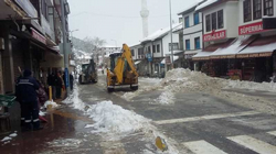 Taraklı Belediyesi Kamyonlarla Kar Taşıdı