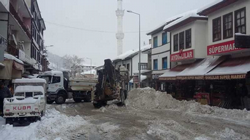 Taraklı Belediyesi Kamyonlarla Kar Taşıdı