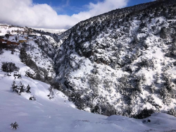 Taraklı’daki Tuzla kanyonu, kar yağışının ardından güzel manzaralar sunuyor.