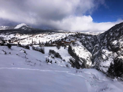 Taraklı’daki Tuzla kanyonu, kar yağışının ardından güzel manzaralar sunuyor.