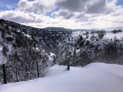 Taraklı’daki Tuzla kanyonu, kar yağışının ardından güzel manzaralar sunuyor.
