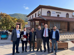 AGD Taraklı’da Gül Dağıttı