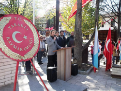 ÇELENK SUNMA TÖRENİ YAPILDI