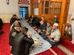Tarihi camide sabah namazı buluşması