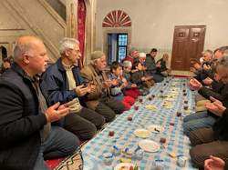 Tarihi camide sabah namazı buluşması