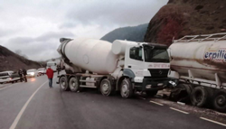 Tanker Beton Mikserine Çarptı