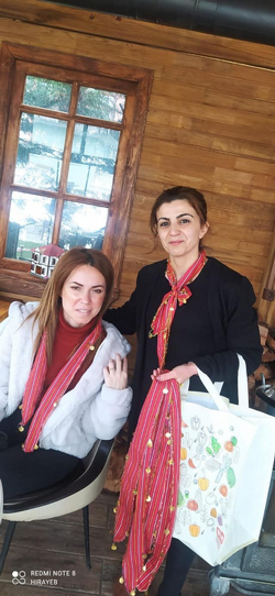 CHP li Kadınlar Fular Dağıttı