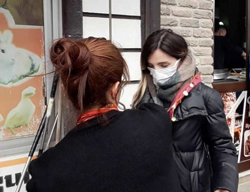 CHP li Kadınlar Fular Dağıttı