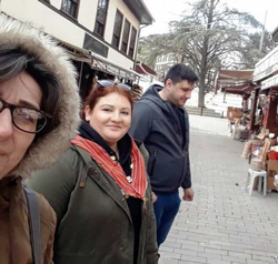 CHP li Kadınlar Fular Dağıttı