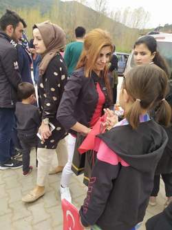 CHP TARAKLI’DA 23 NİSAN'DA ÇOCUKLARA ŞEKER DAĞITTI