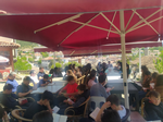 Öğrencilerin kahvaltı ve kitap okuma keyfi