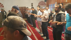 Yağmur duası için eller semaya kaldırıldı.