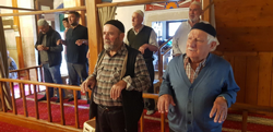 Yağmur duası için eller semaya kaldırıldı.