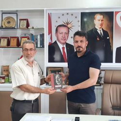 Erbakan'ın kitabı DAVAM'ı hediye eti