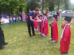 Anaokulu öğrencilerinin sene sonu Gösterisi