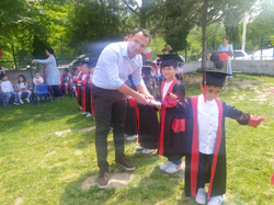 Anaokulu öğrencilerinin sene sonu Gösterisi