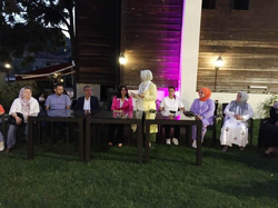 AK PARTİ KADIN KOLLARI TANIŞMA TOPLANTISI DÜZENLEDİ