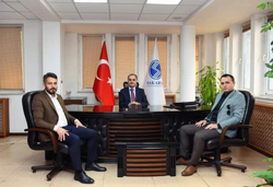 Hacıismailoğlu ve Pilavcı'dan Hayırlı Olsun ZiyaretleriSakarya Üniversitesi Rektörlüğüne atanan Sn. Prof.Dr. Hamza AL’a Kaymakam Halis HACIİSMAİLOĞLU ile başkan Pilavci birlikte hayırlı olsun ziyaretinde bulundu