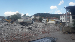 Taraklı’da Pazar yerinde dükkanlarda…Yıkım çalışmalarının yüzde 90 ı tamamlandı