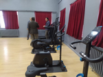 Kaymakam Hacıismailoğlu ve İlçe Milli Eğitim Müdürü Korkmaz spor salonunu inceledi.