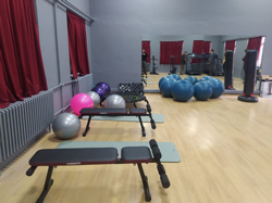 Kaymakam Hacıismailoğlu ve İlçe Milli Eğitim Müdürü Korkmaz spor salonunu inceledi.