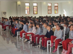 Öğrencilere “Karagöz Göklerde” Gölge Oyunu