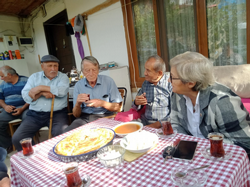 Ayça Taşkent Taraklı’da Mahalle Ziyaretlerinde bulundu.