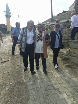 Ayça Taşkent Taraklı’da Mahalle Ziyaretlerinde bulundu.