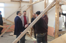 Kaymakam camii inşatında incelemelerde bulundu