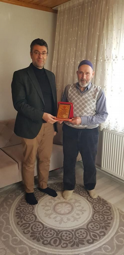 Rüştü Güneş'e TDV Taraklı Şubesi'n den Plaket
