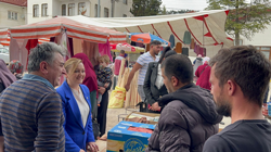 İYİ Parti Sakarya Milletvekili adayı Arzu Akçalışkan Taraklı’da pazar esnafını ziyaret etti