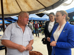 İYİ Parti Sakarya Milletvekili adayı Arzu Akçalışkan Taraklı’da pazar esnafını ziyaret etti