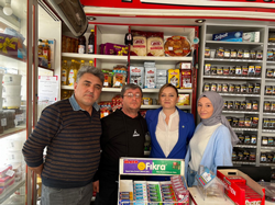 İYİ Parti Sakarya Milletvekili adayı Arzu Akçalışkan Taraklı’da pazar esnafını ziyaret etti