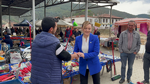 İYİ Parti Sakarya Milletvekili adayı Arzu Akçalışkan Taraklı’da pazar esnafını ziyaret etti