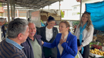 İYİ Parti Sakarya Milletvekili adayı Arzu Akçalışkan Taraklı’da pazar esnafını ziyaret etti