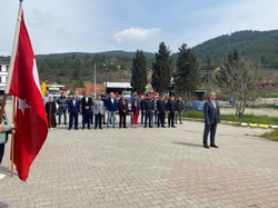 23 Nisan Çelenk Sunma Töreni Yapıldı