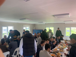 Uğurlu Mahallesi’n de yemeklerin ikram edildiği bayramlaşma geleneği sürüyor