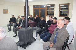 MHP li’ler Dışdedeler Mahallesini ziyaret etti