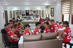 Taraklıspor’un U_13 futbolcularından Taraklı Belediye Başkanı İbrahim Pilavcı’ya Ziyaret