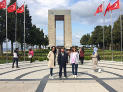 Taraklı Ortaokulu öğrencileri Çanakkale' ye düzenlenen geziye katıldılar.