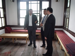 Sakarya Valisi Çetin Oktay Kaldırım, Taraklı'da incelemeler yaptı.