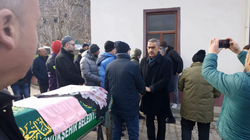 Eski başkandan eşine son görev… Özkaraman ebediyete uğurlandı...