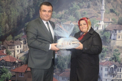 Arife Dönmez’e Sanatçı Tanıtma Kartı